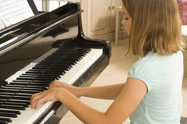 PŘEHRÁVKA * Naděžda Šnýdrová, klavírní třída